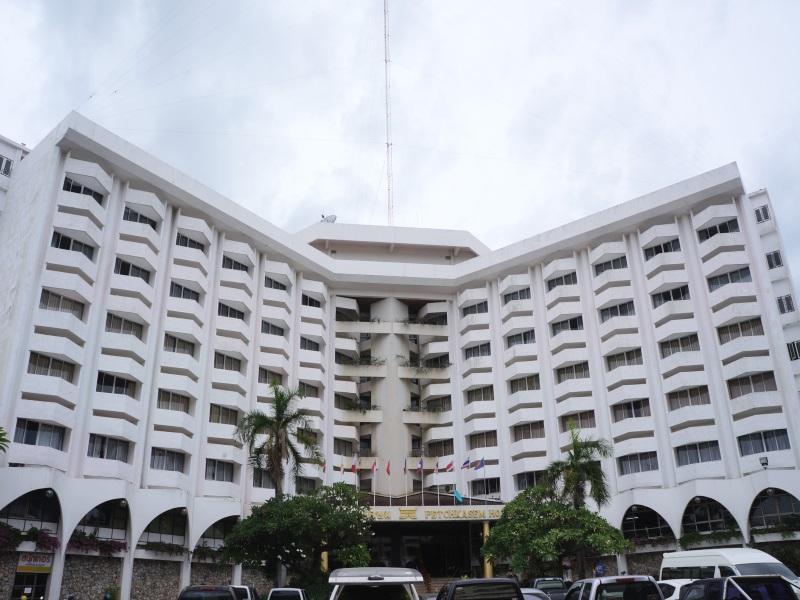 Petchkasem Grand Hotel Surin Ngoại thất bức ảnh