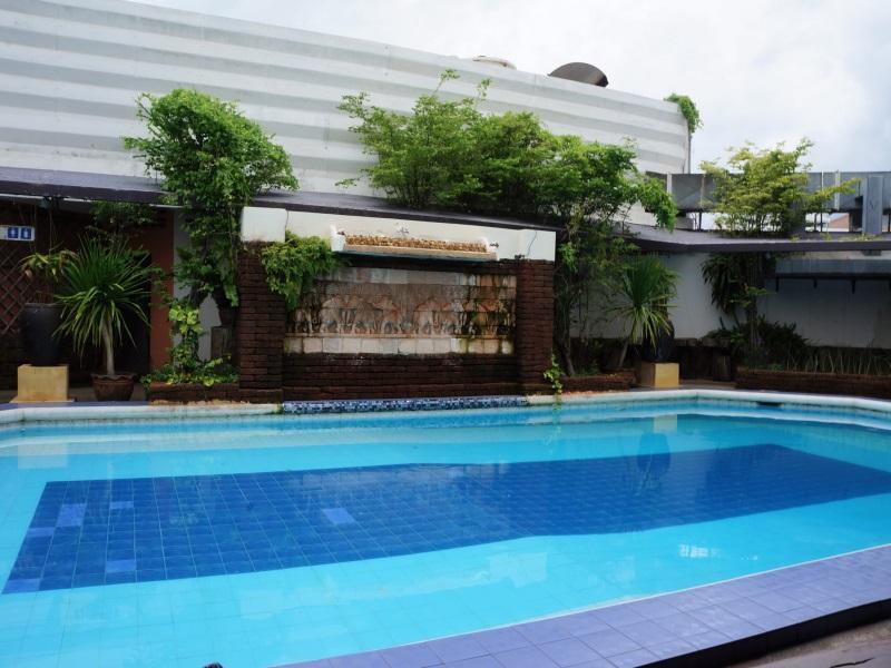 Petchkasem Grand Hotel Surin Ngoại thất bức ảnh