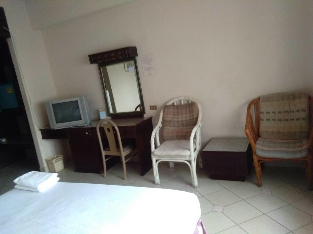 Petchkasem Grand Hotel Surin Ngoại thất bức ảnh