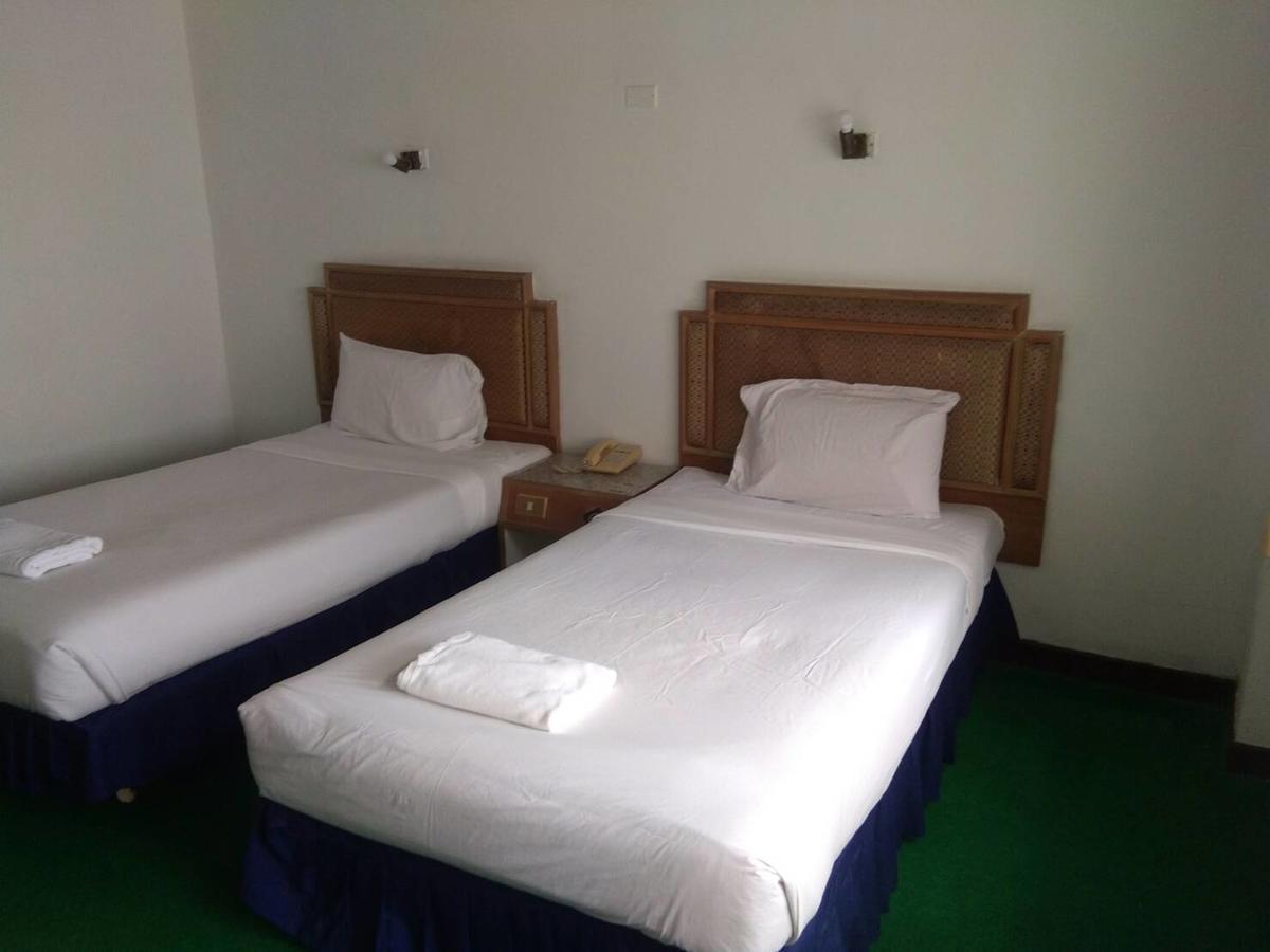 Petchkasem Grand Hotel Surin Ngoại thất bức ảnh