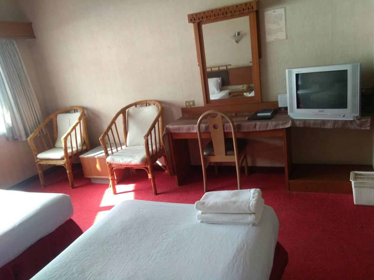 Petchkasem Grand Hotel Surin Ngoại thất bức ảnh