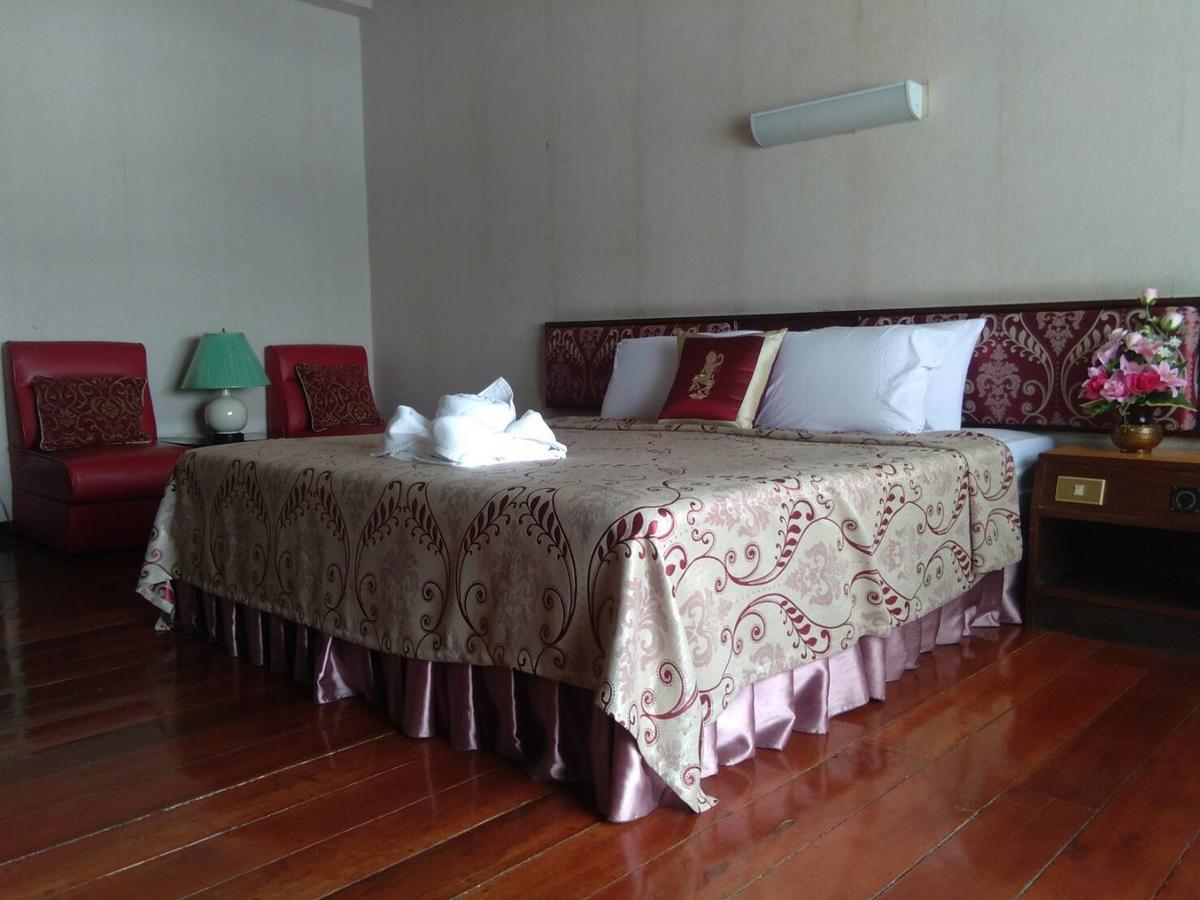 Petchkasem Grand Hotel Surin Ngoại thất bức ảnh