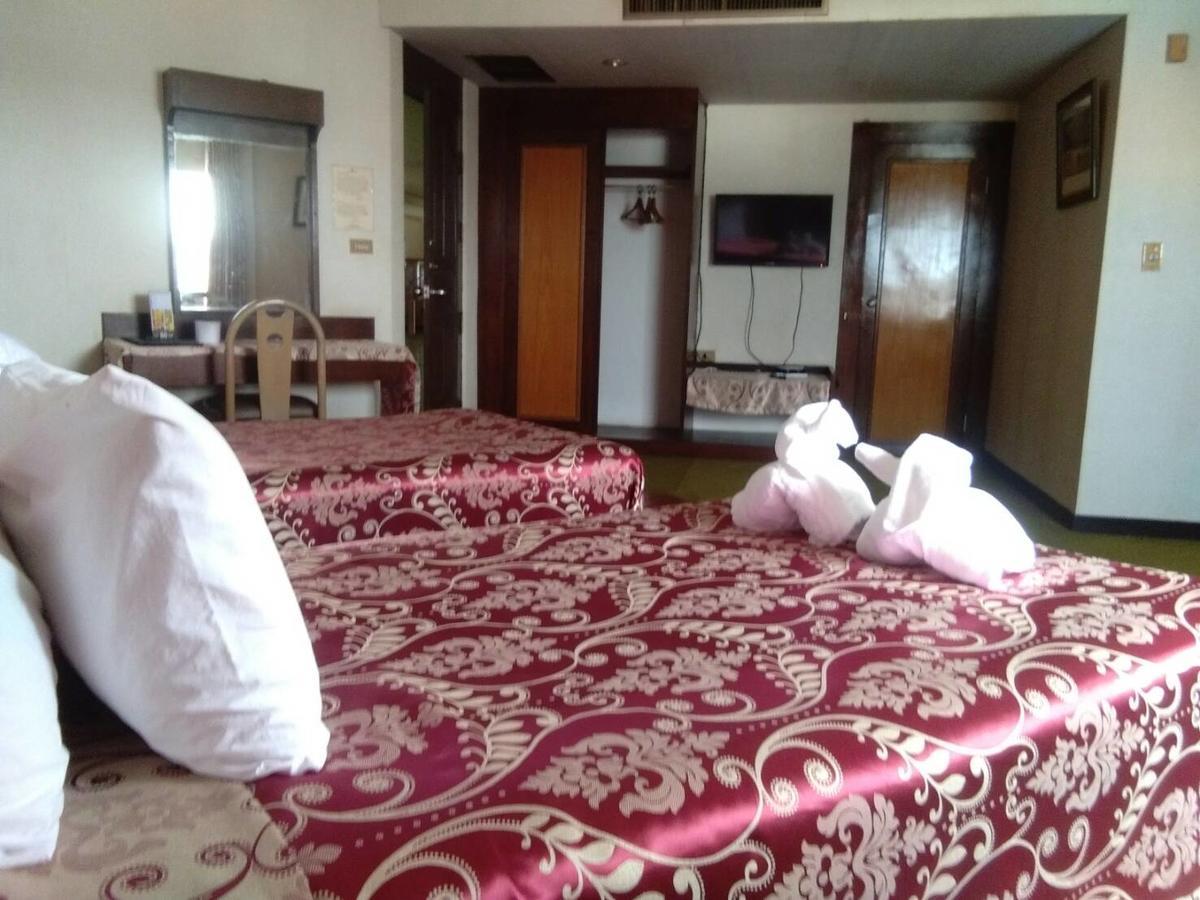 Petchkasem Grand Hotel Surin Ngoại thất bức ảnh