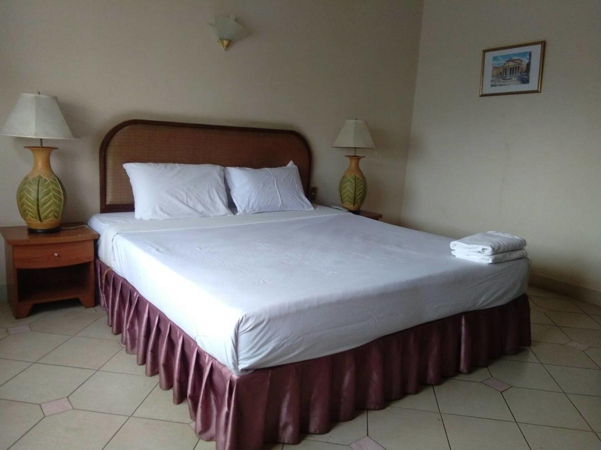 Petchkasem Grand Hotel Surin Ngoại thất bức ảnh