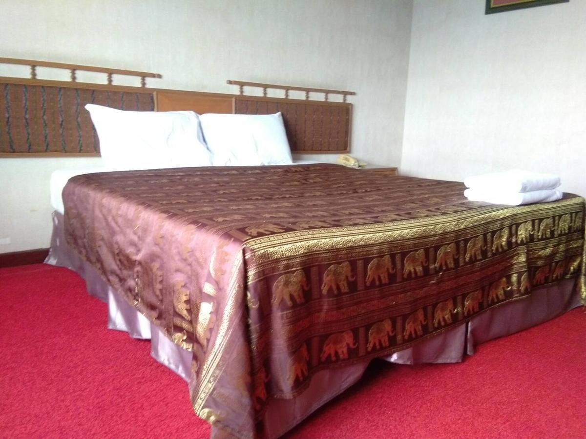Petchkasem Grand Hotel Surin Ngoại thất bức ảnh
