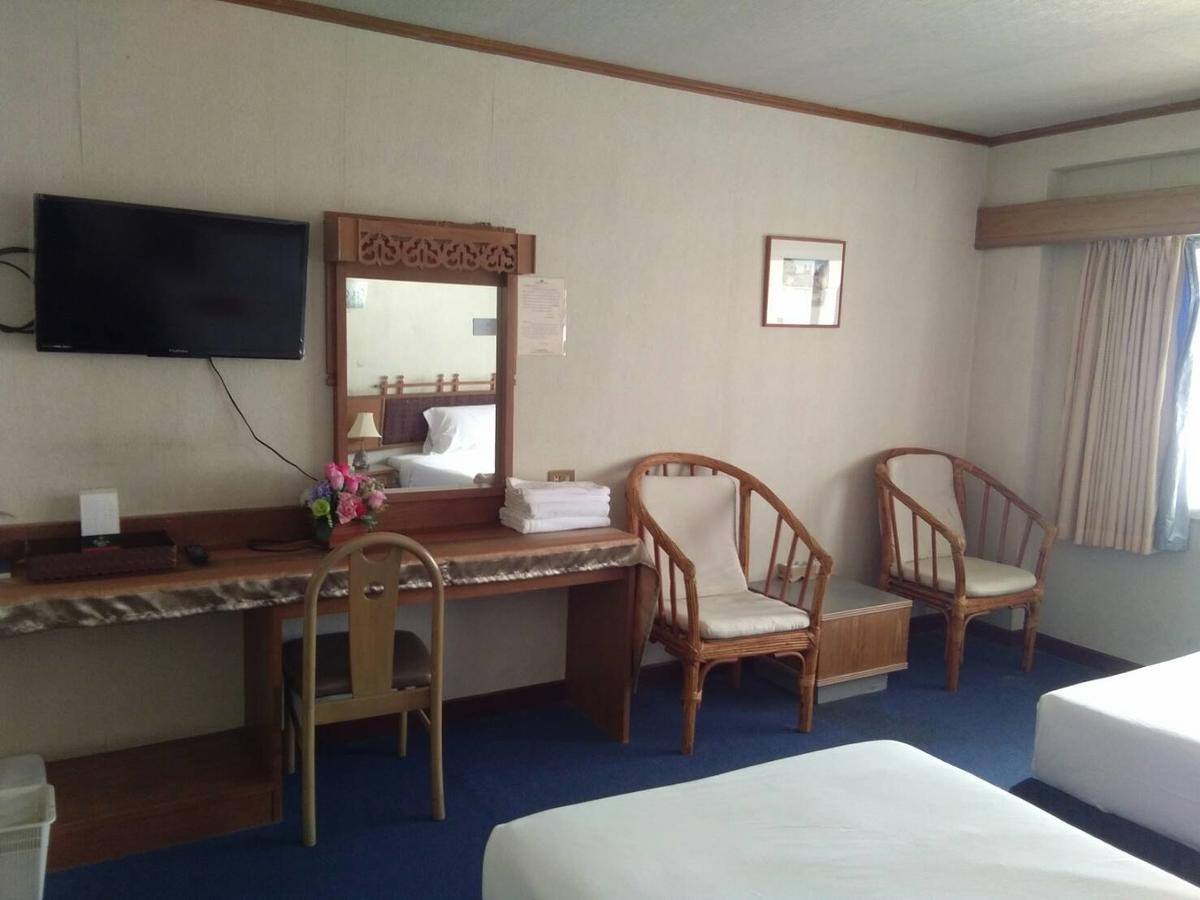 Petchkasem Grand Hotel Surin Ngoại thất bức ảnh