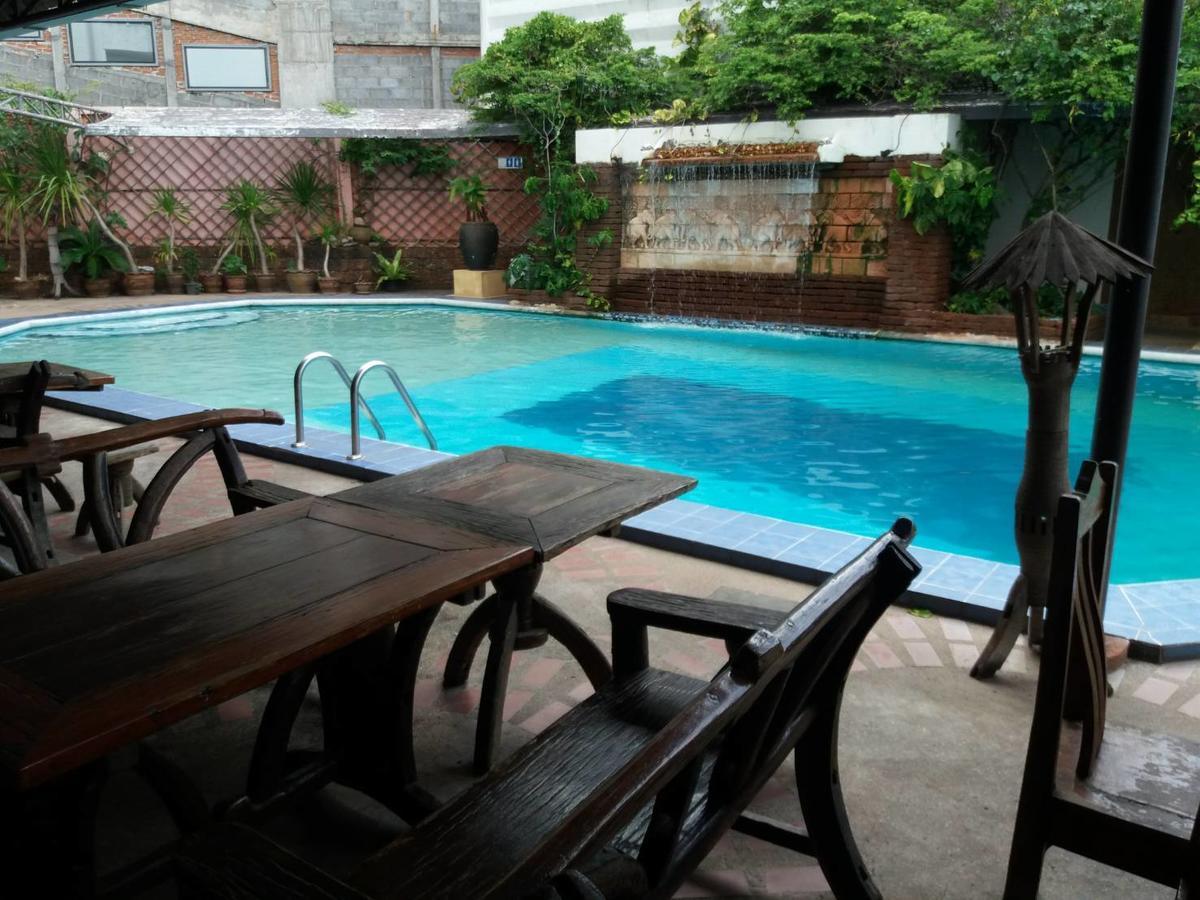 Petchkasem Grand Hotel Surin Ngoại thất bức ảnh