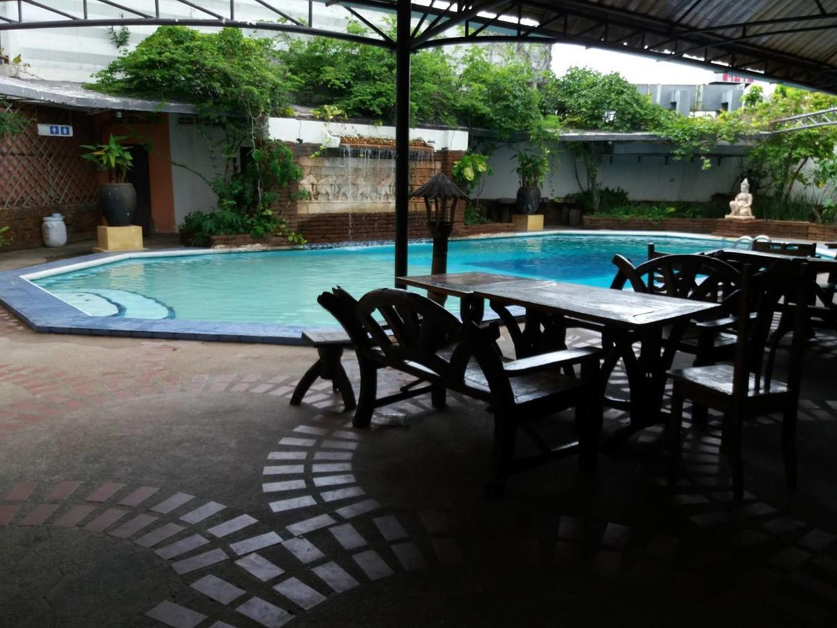 Petchkasem Grand Hotel Surin Ngoại thất bức ảnh