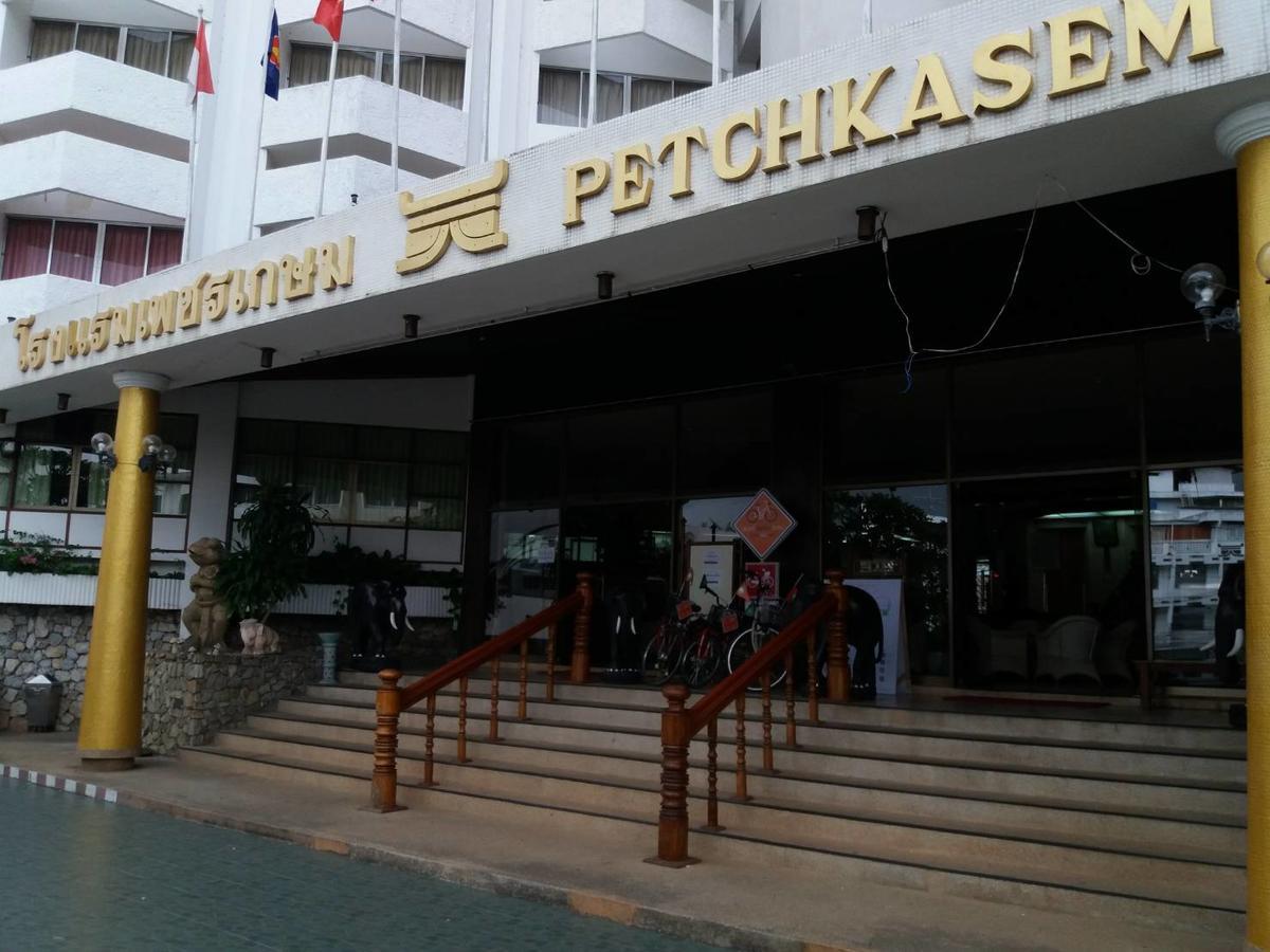 Petchkasem Grand Hotel Surin Ngoại thất bức ảnh