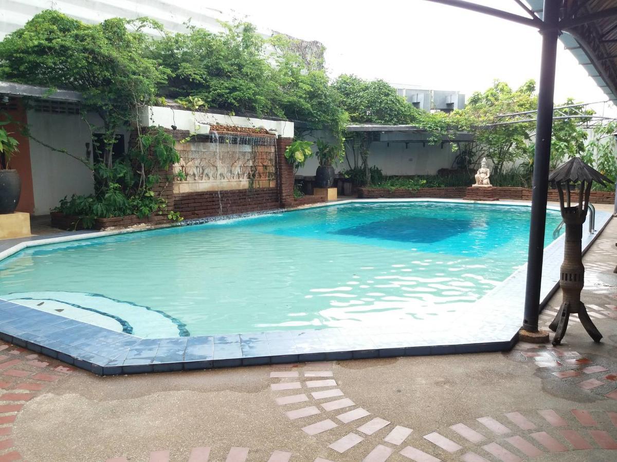 Petchkasem Grand Hotel Surin Ngoại thất bức ảnh