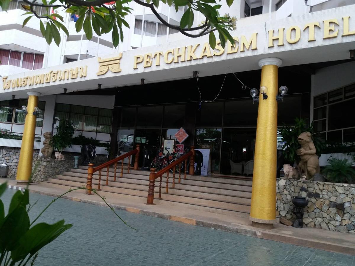 Petchkasem Grand Hotel Surin Ngoại thất bức ảnh